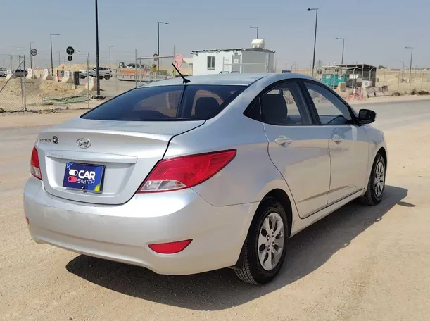 Car image 5