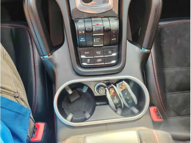 Car image 30