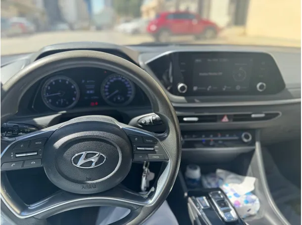 Car image 19