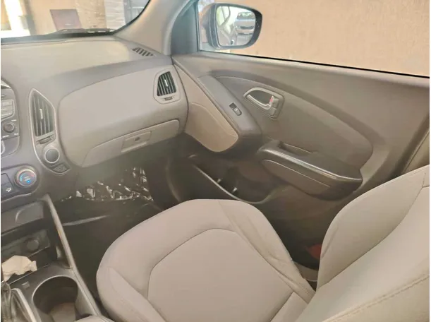Car image 32
