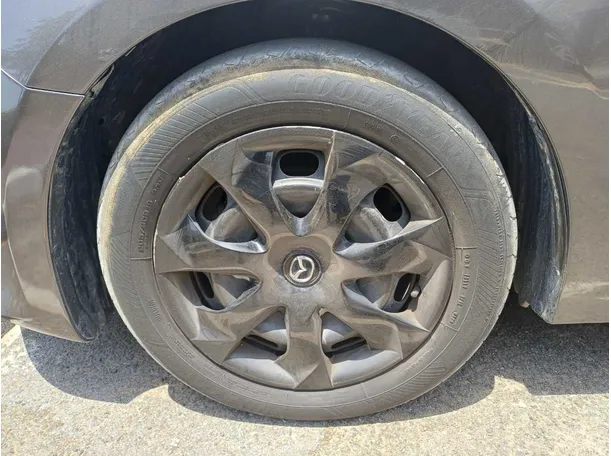 Car image 9