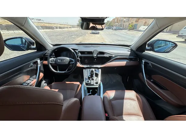 Car image 15