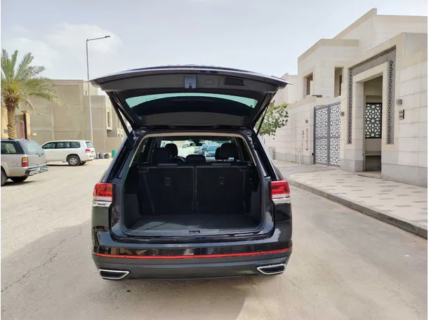 Car image 24