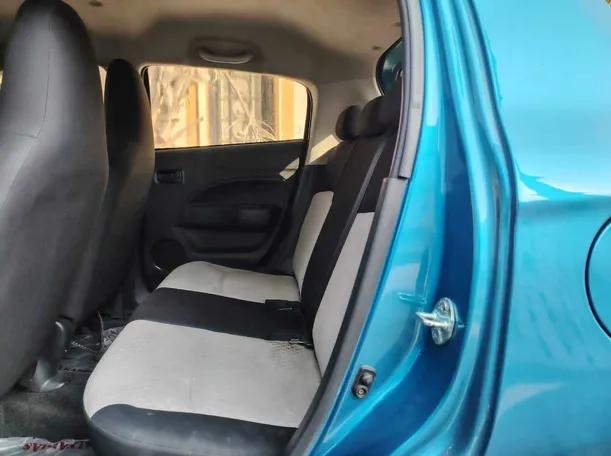 Car image 17