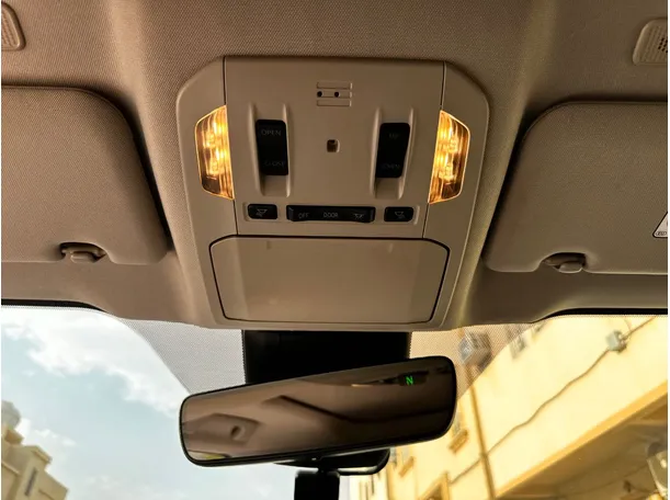 Car image 26
