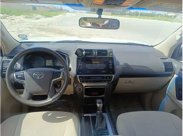 Car image 19