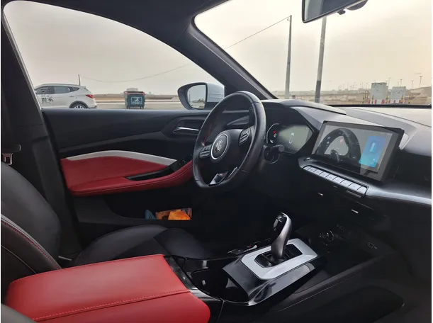 Car image 14