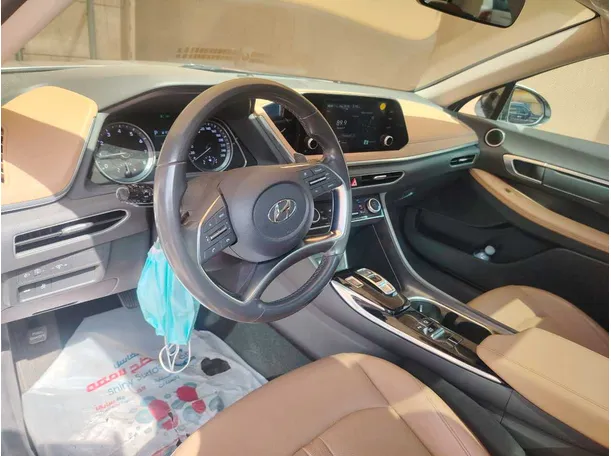 Car image 14