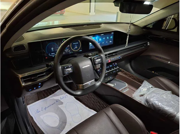 Car image 9