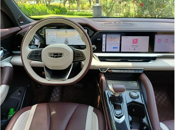 Car image 17