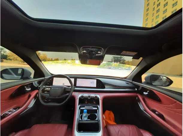 Car image 14