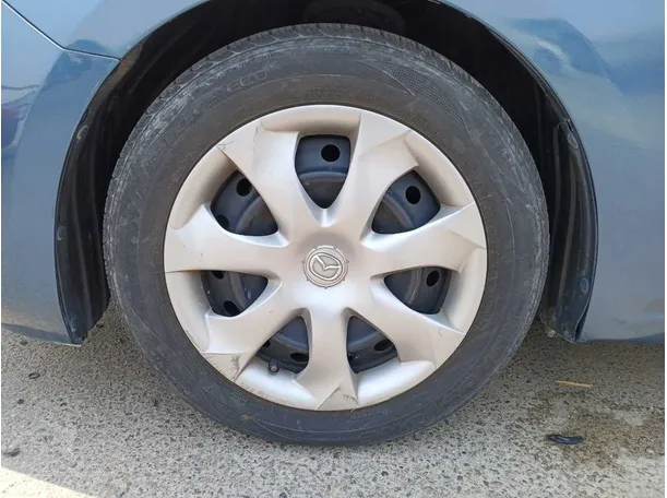 Car image 9