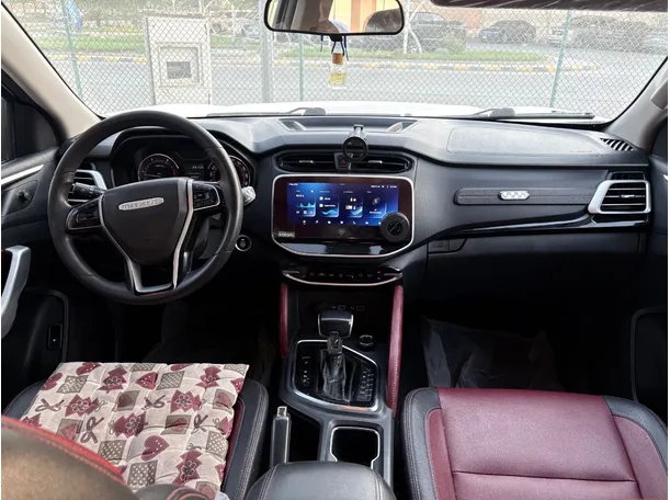 Car image 18