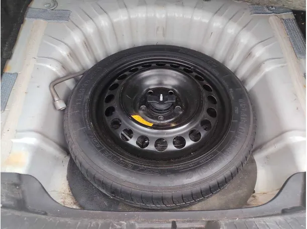 Car image 28