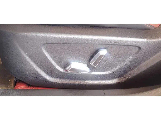 Car image 27
