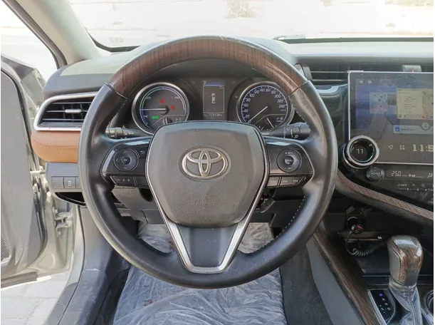 Car image 17
