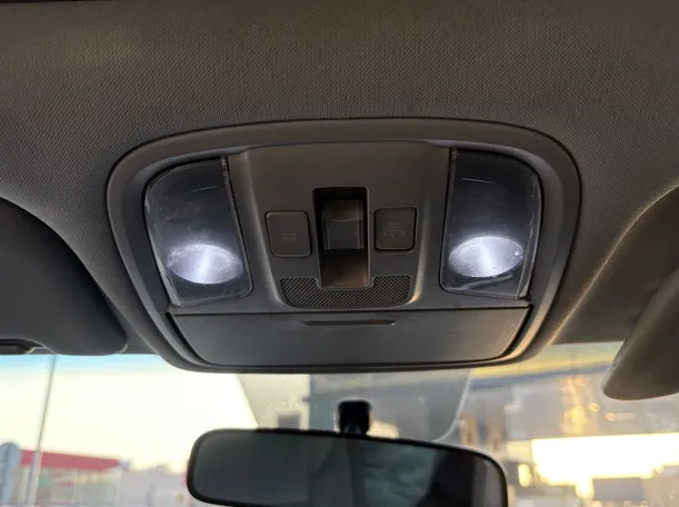Car image 28