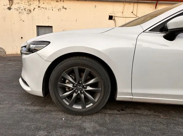 Car image 9