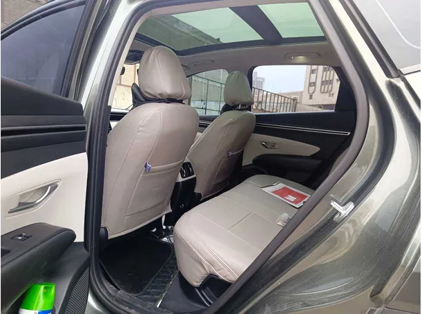 Car image 16