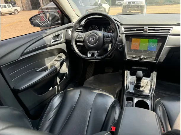 Car image 16