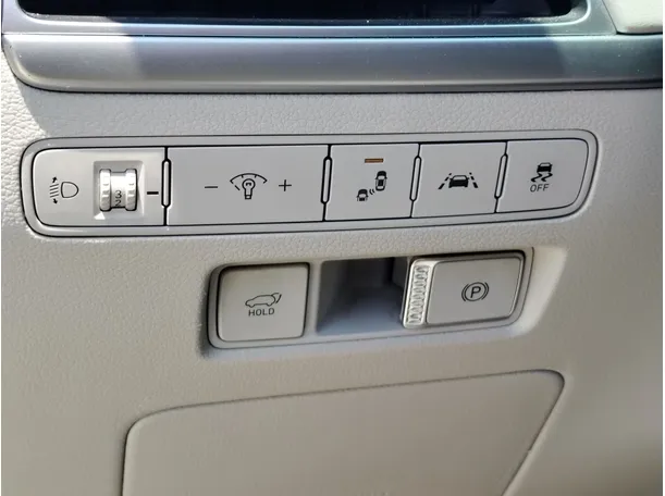 Car image 32