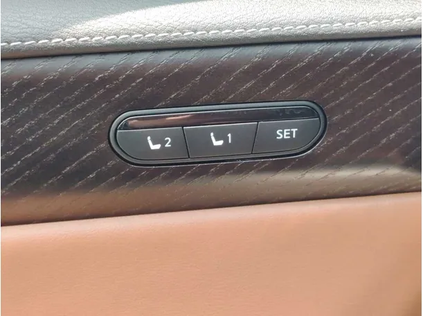 Car image 32