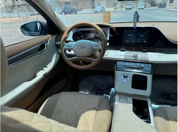 Car image 16