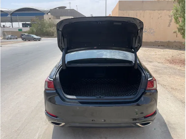 Car image 22