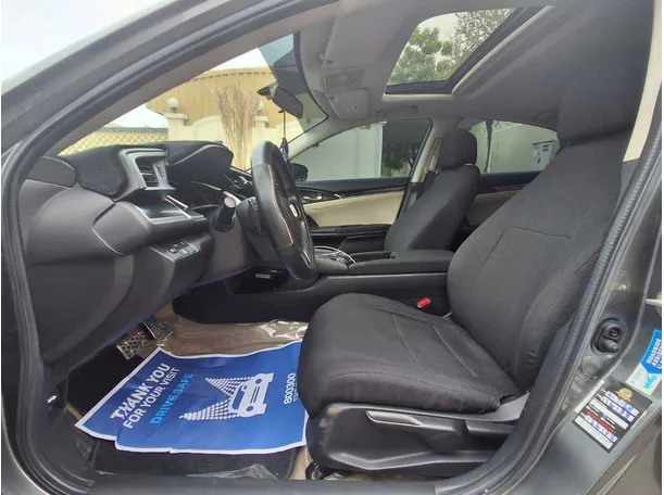 Car image 12