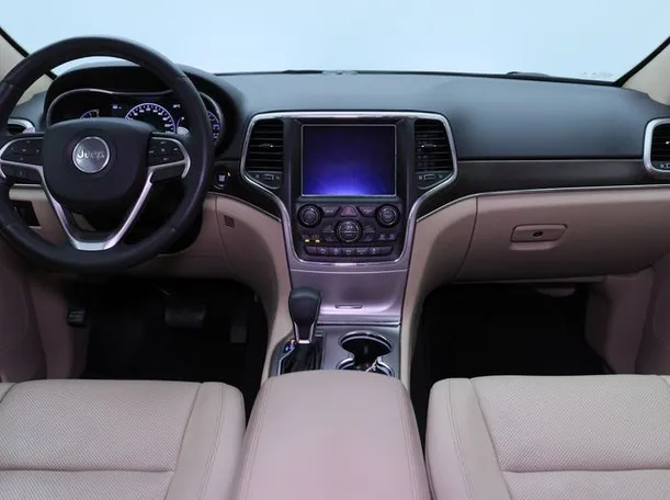 Car image 14