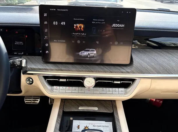 Car image 19