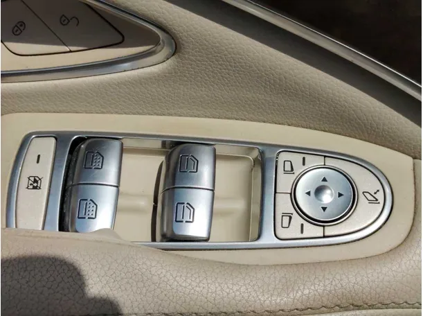 Car image 32