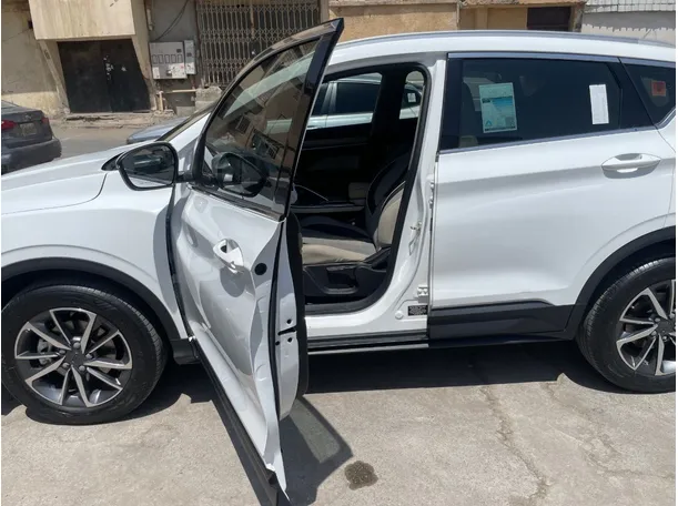 Car image 11