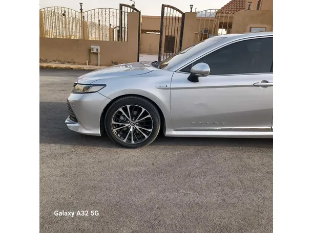 Car image 9