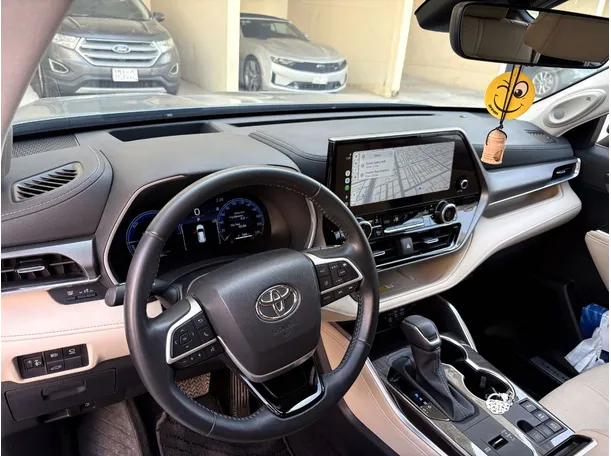 Car image 12