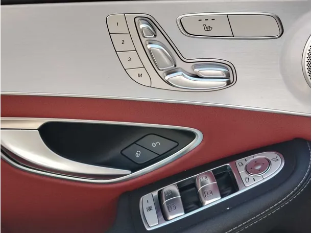 Car image 30