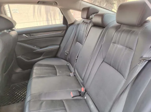 Car image 18