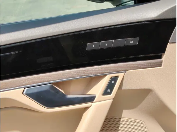 Car image 28