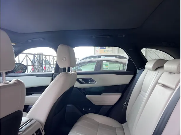 Car image 18