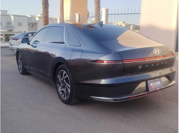 Car image 7