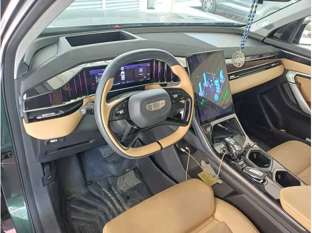 Car image 11