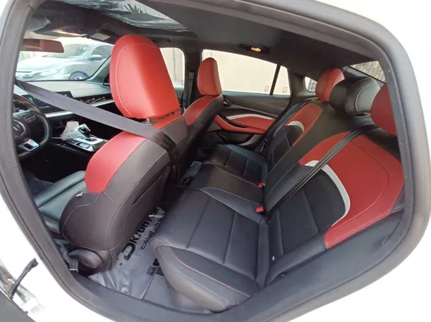 Car image 11