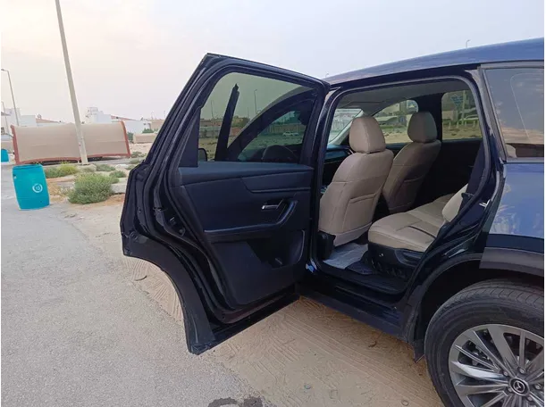 Car image 26