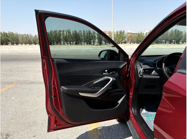 Car image 10