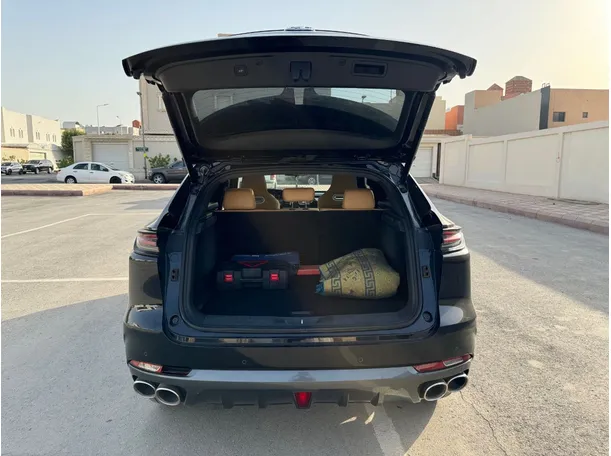 Car image 23