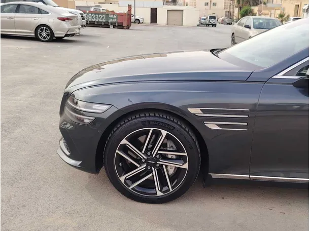 Car image 9