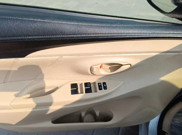 Car image 27