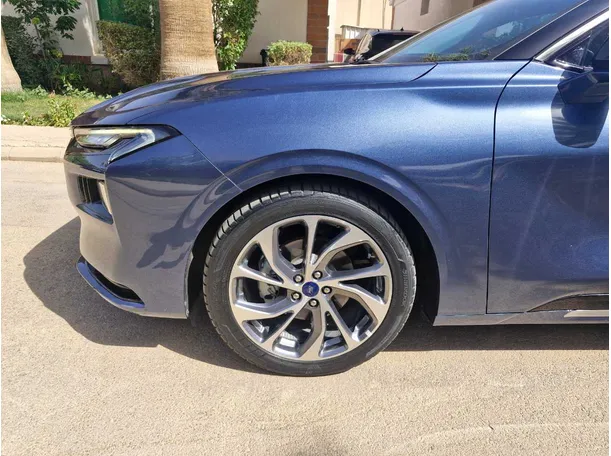 Car image 9