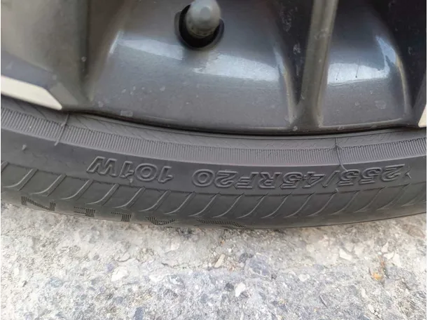 Car image 34