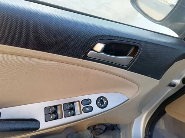 Car image 28